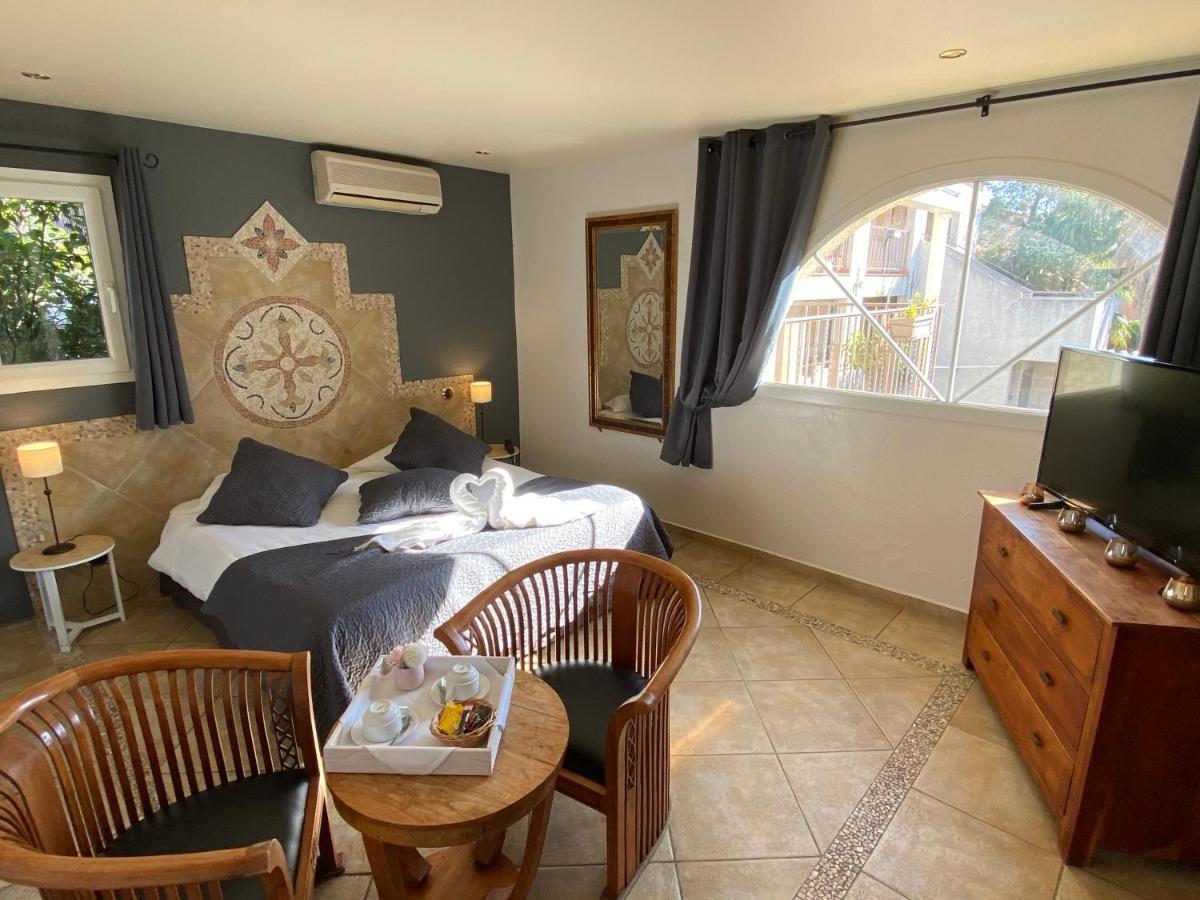 Hotel Logis Les Ii Mas - Perpignan Sud 3*